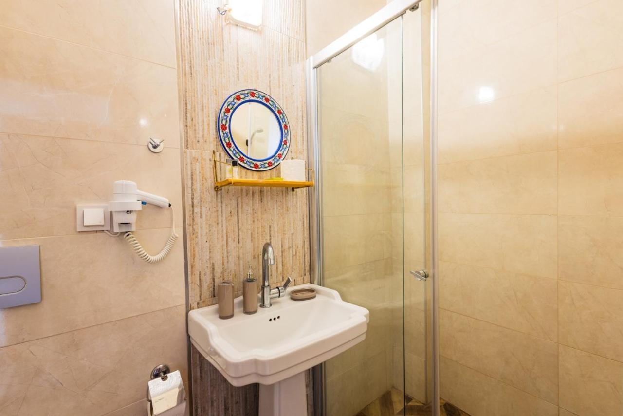 Lavantali Konak Otel Restoran Seferihisar Exterior foto